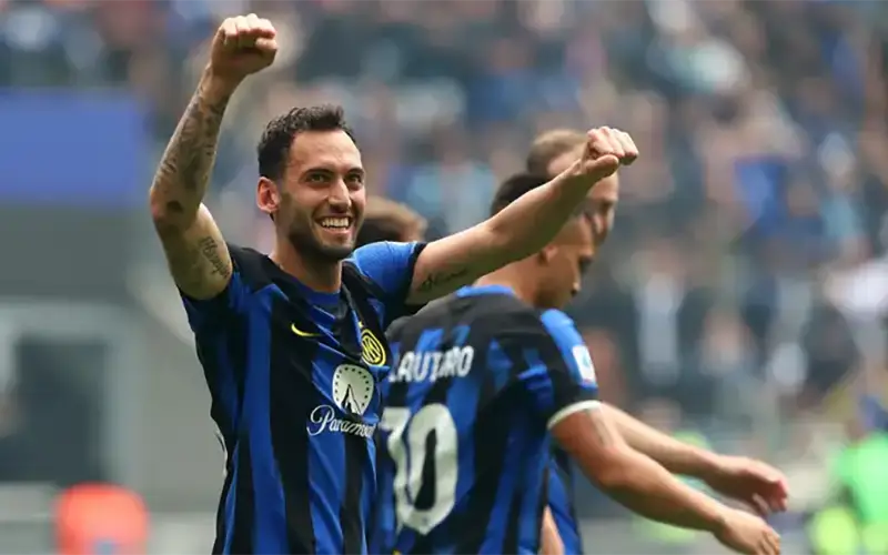 Tương lai của Hakan Calhanoglu phụ thuộc vào Inter và Galatasaray